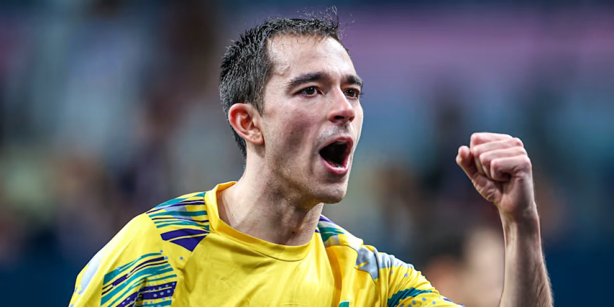 Hugo Calderano vence francês e avança às quartas de final do tênis de mesa