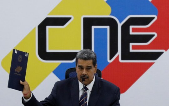 Maduro desafia opositores e promete transparência após acusações de fraude