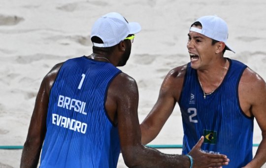 Evandro e Arthur vencem e avançam nas Olimpíadas de Paris 2024