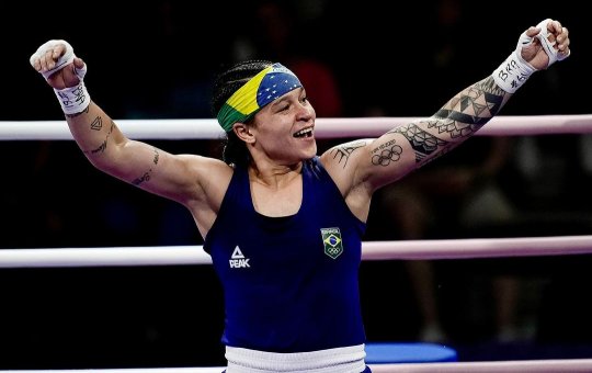 Beatriz Ferreira vence holandesa e avança para semifinal do boxe em Paris