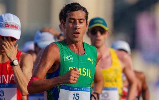 Caio Bonfim faz história e conquista medalha de prata na marcha atlética