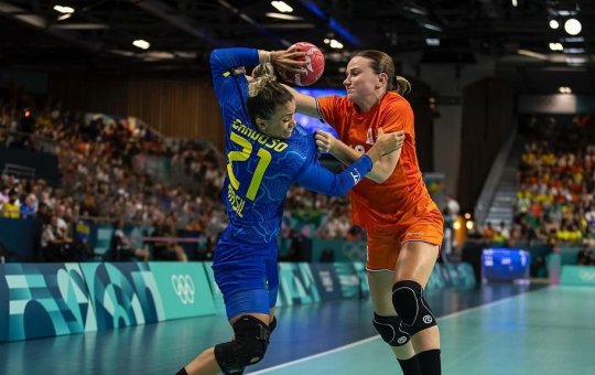 Brasil perde para a Holanda e complica classificação no handebol feminino