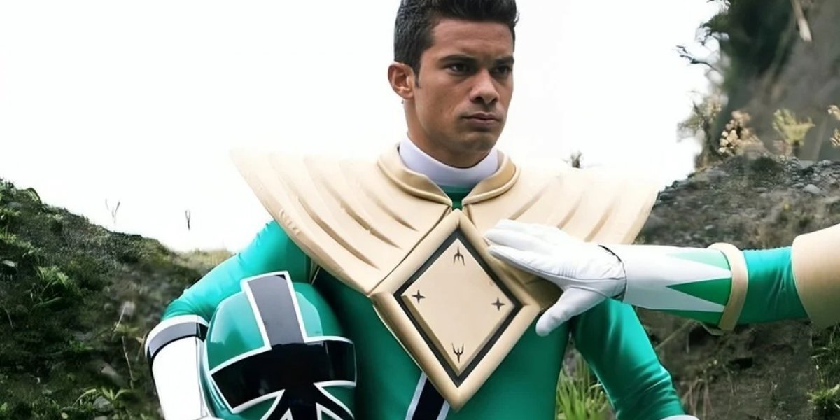Ator de Power Rangers está foragido acusado de agredir um idoso