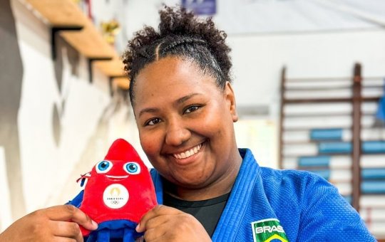 Bia Souza avança para a semifinal do judô com waza-ari no golden score