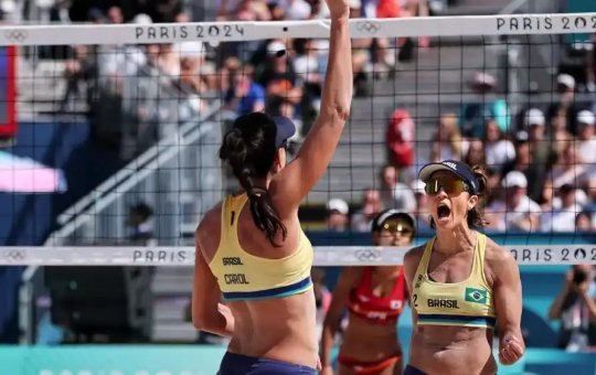 Carol e Bárbara vencem dupla holandesa no vôlei de praia