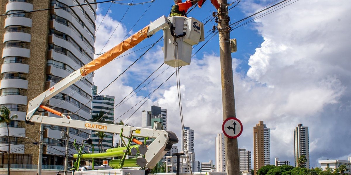 Aumento de colisões em postes afeta distribuição de energia na Bahia