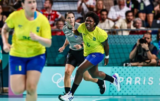 Brasil vence Angola e se classifica para as quartas de final no Handebol