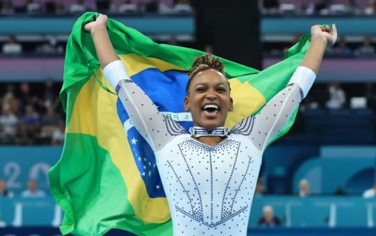 Rebeca Andrade conquista medalha de prata na final do Salto