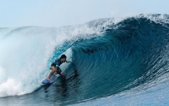 Semifinais do surfe em Paris 2024 são adiadas devido a condições do mar