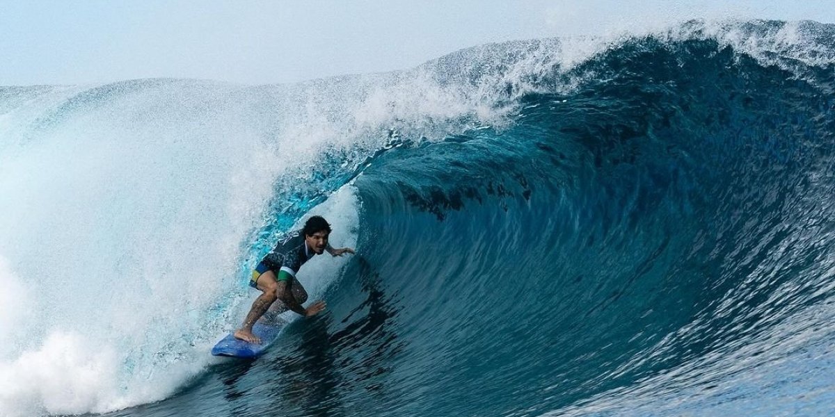 Semifinais do surfe em Paris 2024 são adiadas devido a condições do mar