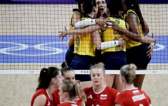 Brasil vence a Polônia e fecha primeira fase com melhor campanha no vôlei