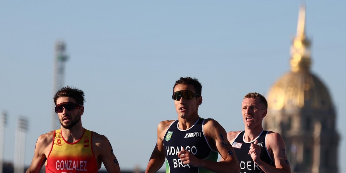 Brasil termina em 8º no revezamento misto de triatlo em Paris