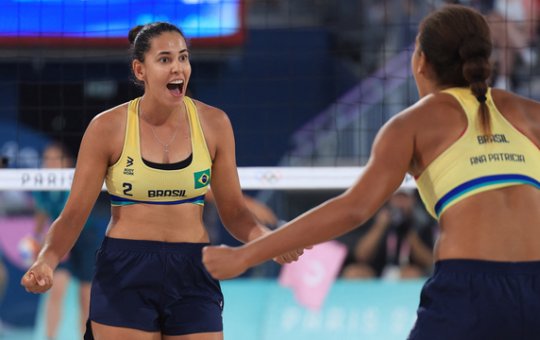 Ana Patrícia e Duda vencem e avançam para as quartas de final do vôlei de praia