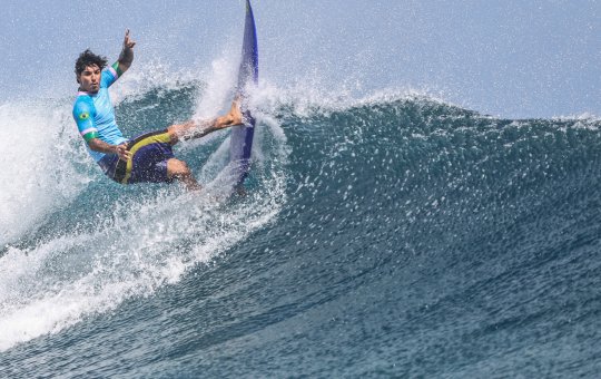Medina é medalha de bronze no surfe masculino nos Jogos Olímpicos de Paris