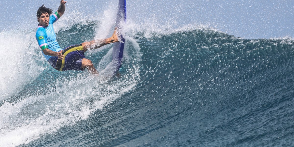 Medina é medalha de bronze no surfe masculino nos Jogos Olímpicos de Paris