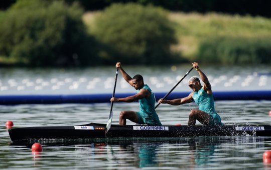 Isaquias Queiroz e Jacky Godmann se classificam para semifinal da canoagem