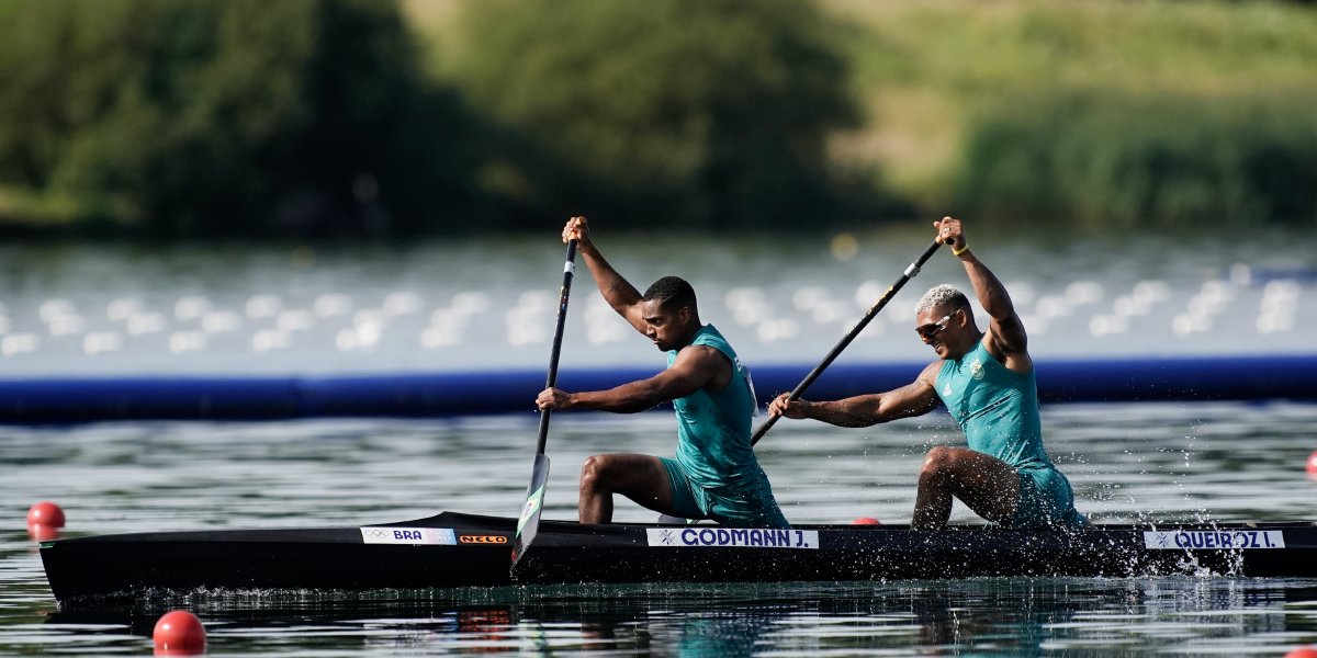 Isaquias Queiroz e Jacky Godmann se classificam para semifinal da canoagem