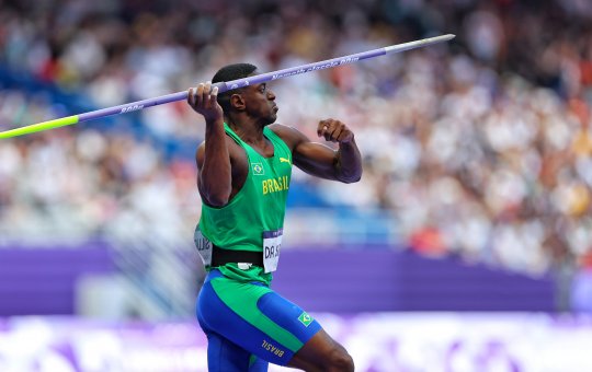 Luiz Maurício quebra recorde e avança para a final do lançamento de dardo