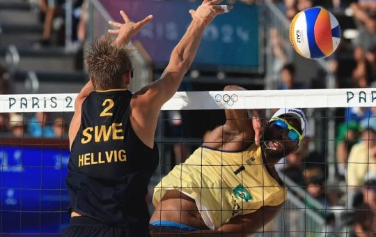 Evandro e Arthur perdem e caem no vôlei de praia masculino na Olimpíada