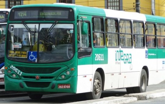 Ônibus continuam sem circular na Engomadeira após sequestro