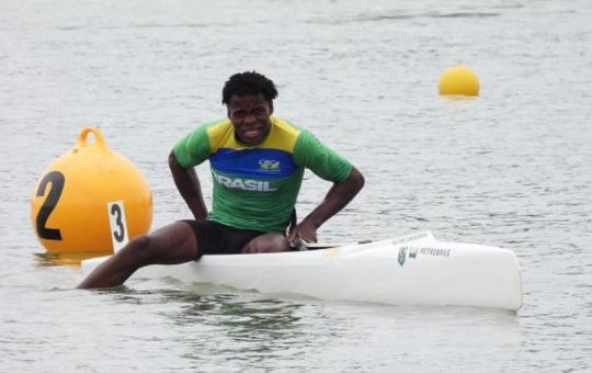 Mateus Nunes fica na última posição e é eliminado no C-1 1.000 metros