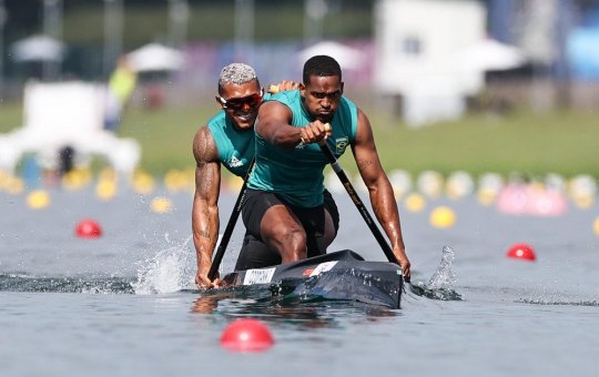 Isaquias Queiroz e Jacky Godmann encerram final do C2 500m em oitavo lugar