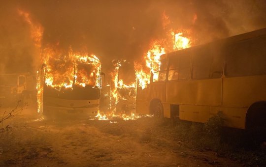 Bituca de cigarro de maconha causa incêndio em ônibus na Bahia