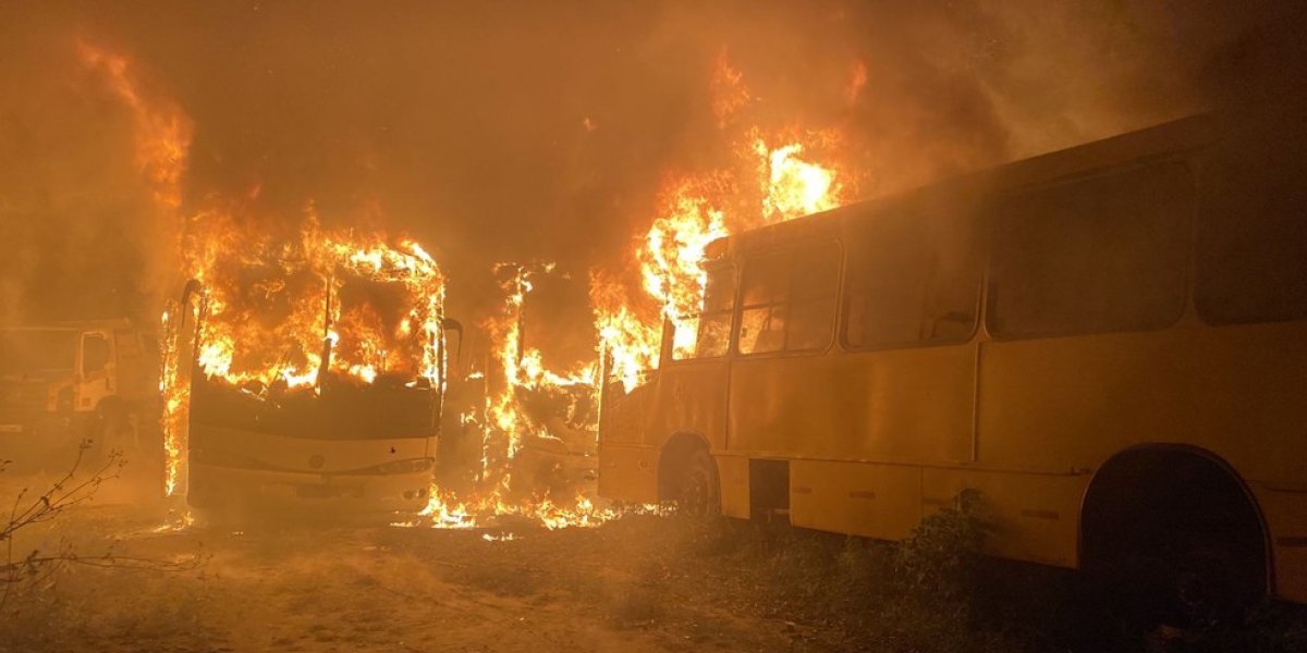 Bituca de cigarro de maconha causa incêndio em ônibus na Bahia