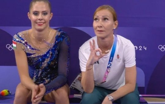 Treinadora da ginasta Húngara faz gesto Neonazista durante Olimpíadas
