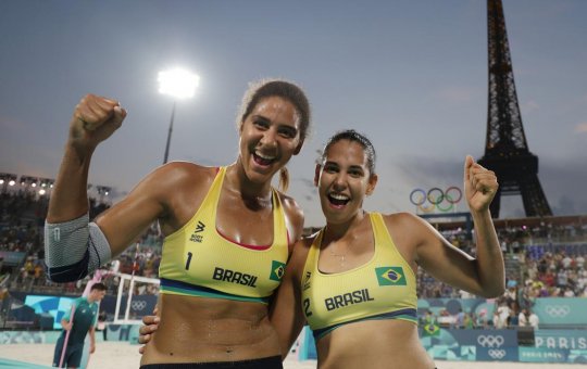 Duda e Ana Patrícia vencem e colocam o Brasil na final do vôlei de praia