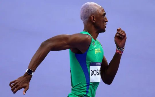 Alison dos Santos garante bronze nos 400m com barreiras em Paris