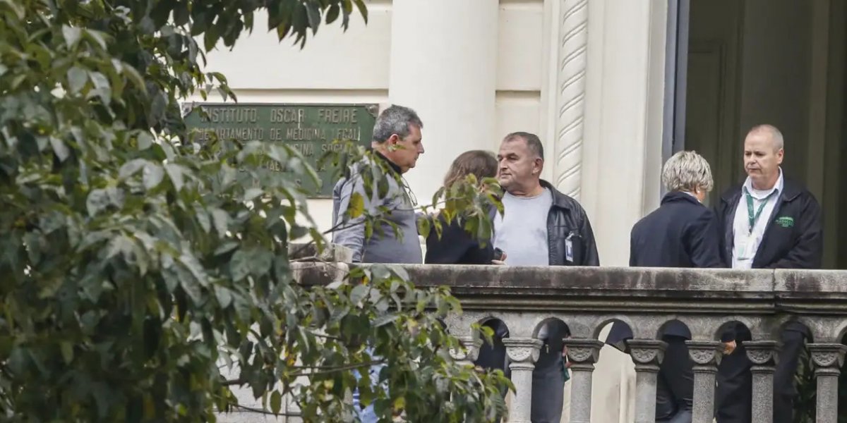 Acidente em Vinhedo: corpos são retirados da aeronave