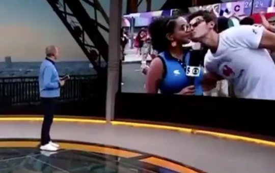 Homem tenta beijar repórter da Globo ao vivo em transmissão das Olimpíadas