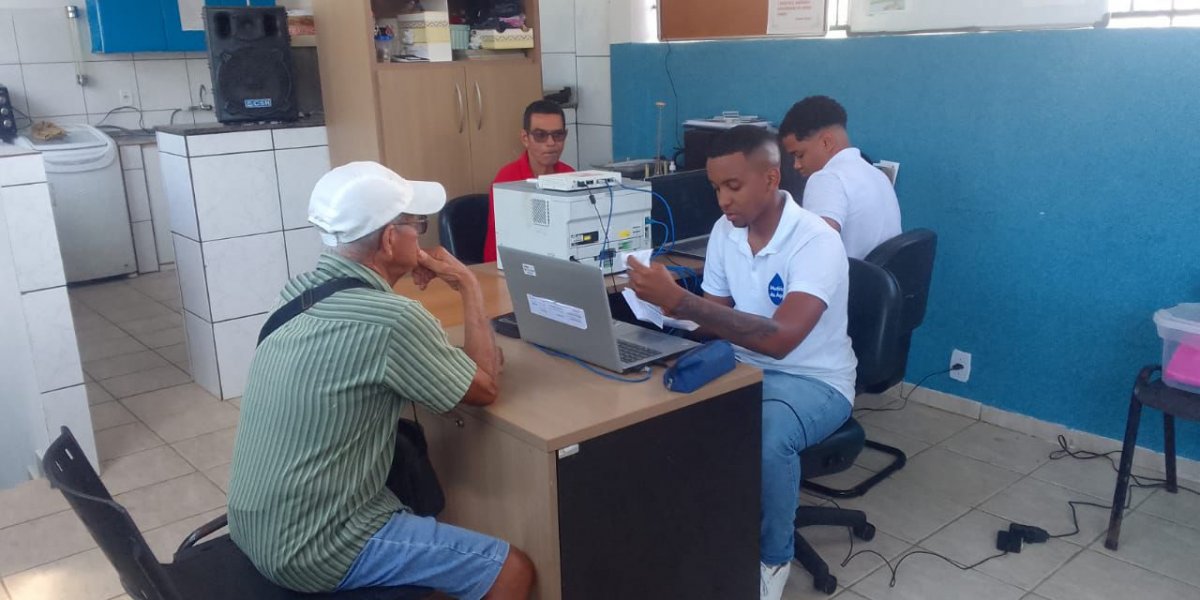 Embasa atende população do bairro Santa Cruz em Salvador