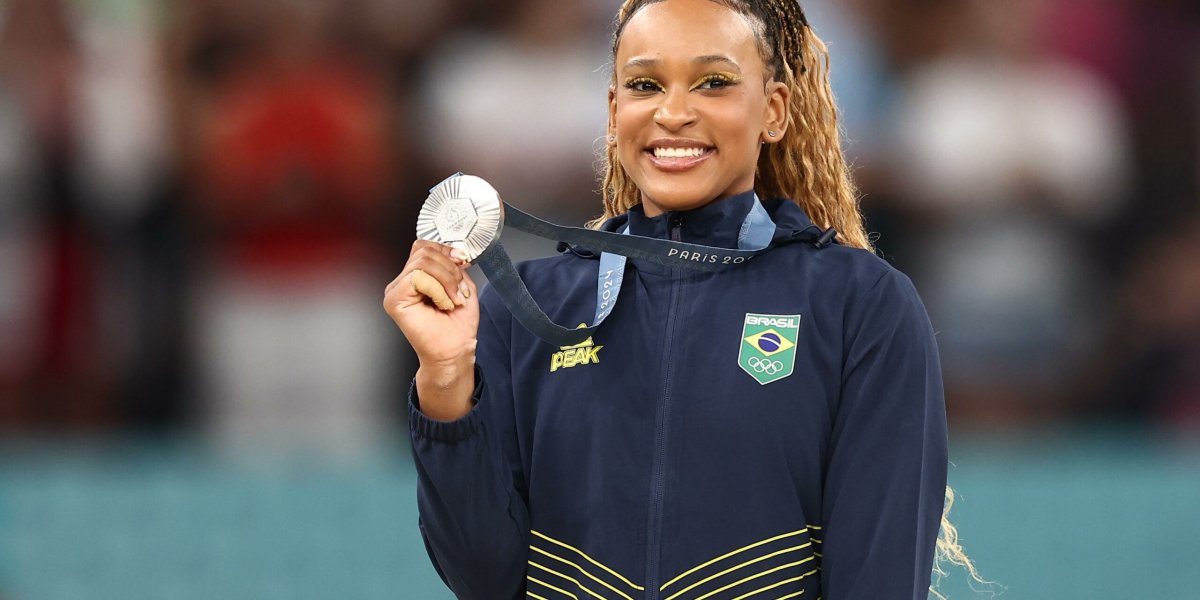 Rebeca Andrade é homenageada durante voo no Brasil