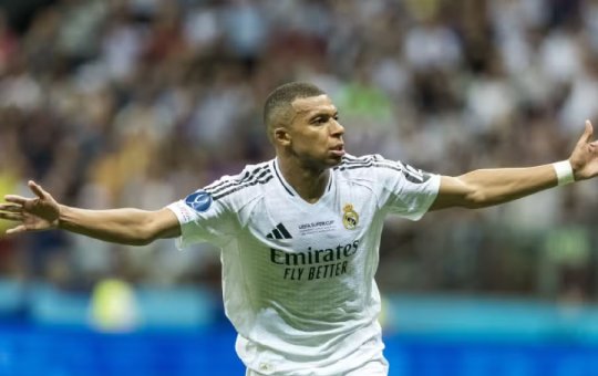 Kylian Mbappé faz estreia brilhante pelo Real Madrid com gol na Supercopa