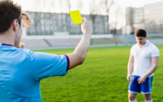 Árbitros da Premier League terão que declarar preferências de times