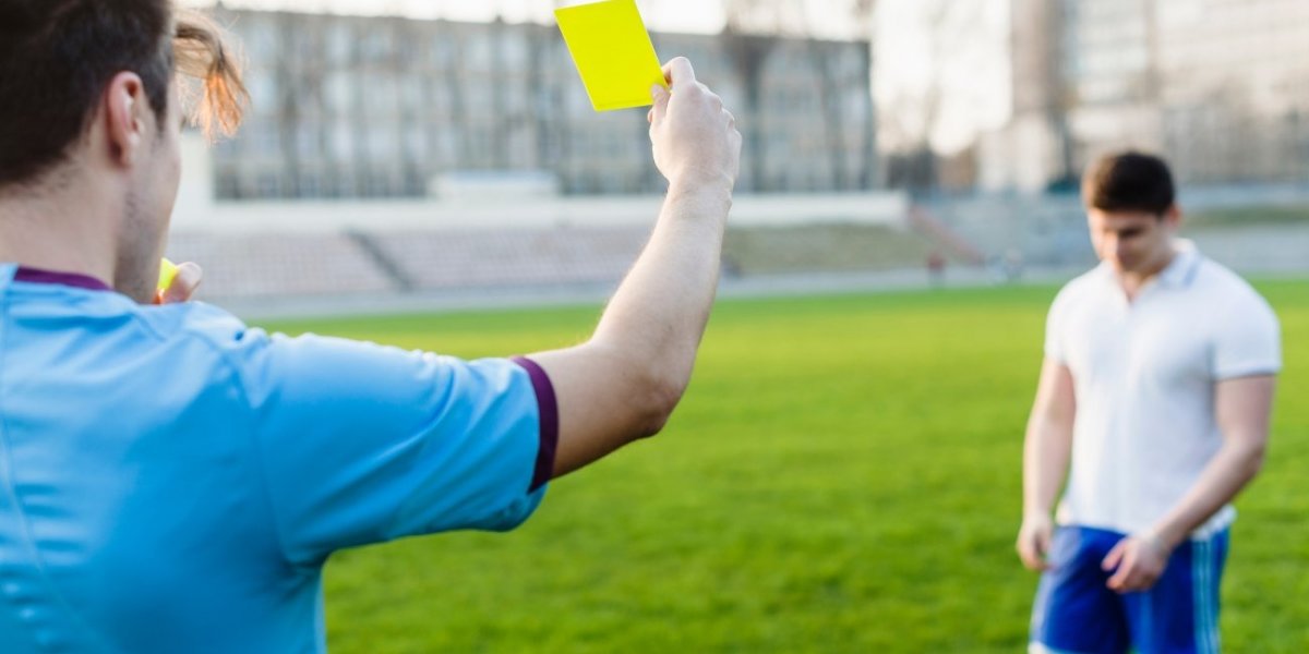 Árbitros da Premier League terão que declarar preferências de times