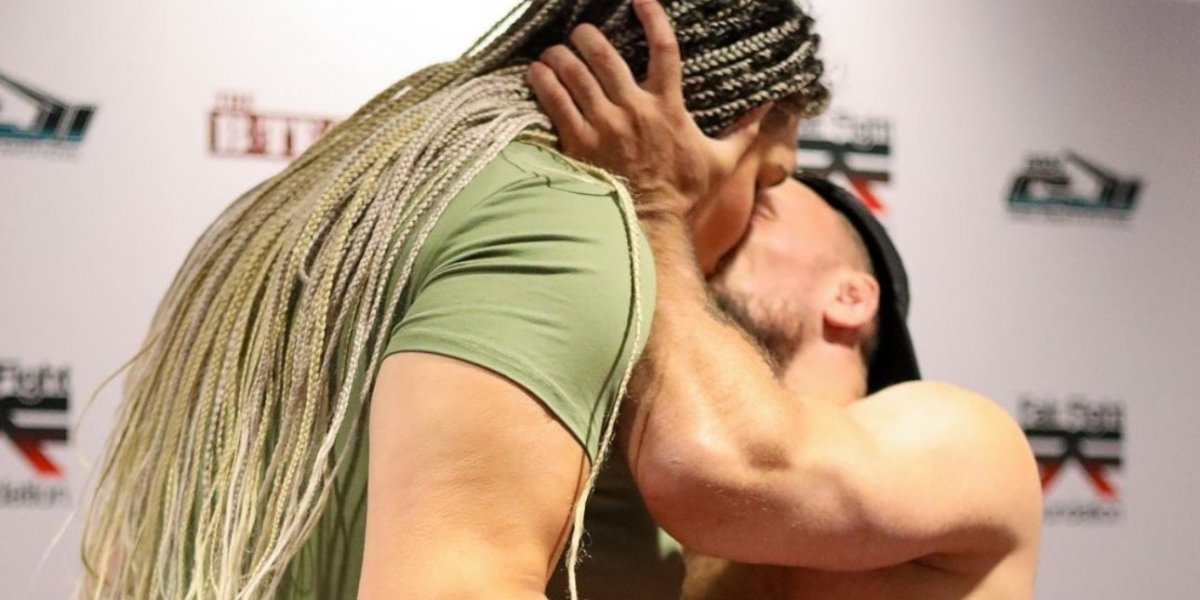Lutador força beijo em Gabi Garcia e afirma: "Os brasileiros não sabem brincar"