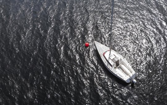 Lancha pega fogo na Baía de Todos-os-Santos neste domingo (18)