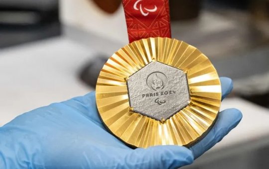 Ginasta filipino acusa mãe de desvio de dinheiro