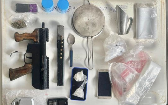 Policiais militares apreenderam submetralhadora e drogas em São Caetano