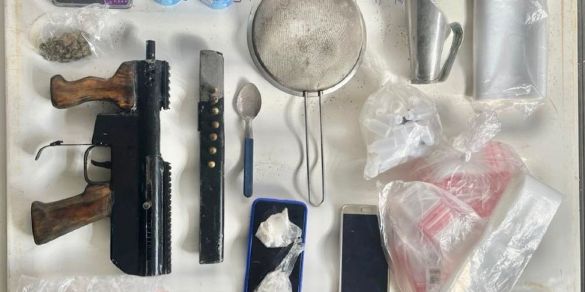 Policiais militares apreenderam submetralhadora e drogas em São Caetano