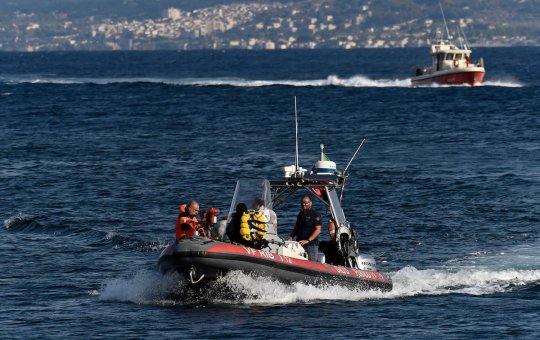 Seis pessoas seguem desaparecidas após naufrágio na Itália