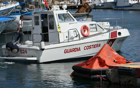 Quatro corpos de naufrágio são encontrados na Itália