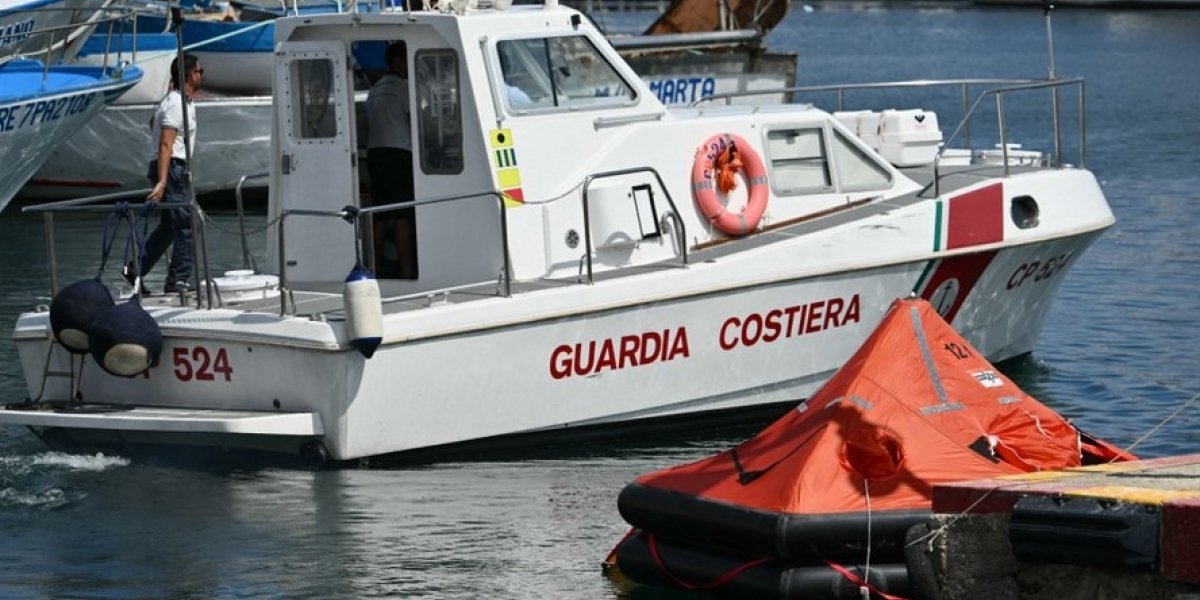 Quatro corpos de naufrágio são encontrados na Itália