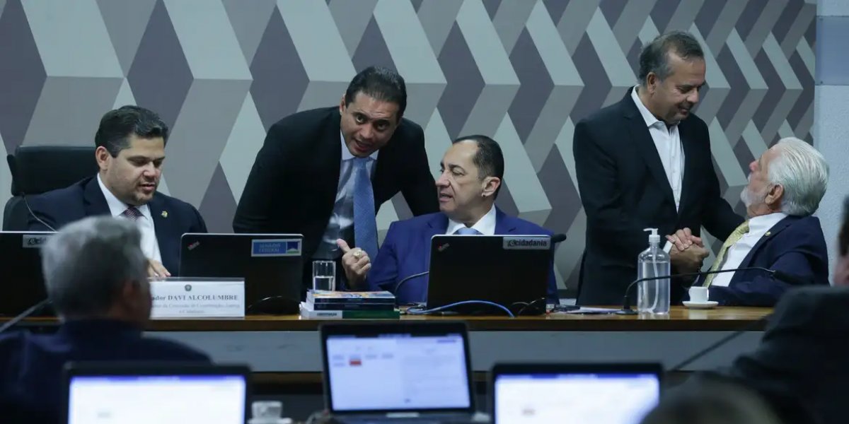 Senado aprova novo regime de inelegibilidade para políticos condenados