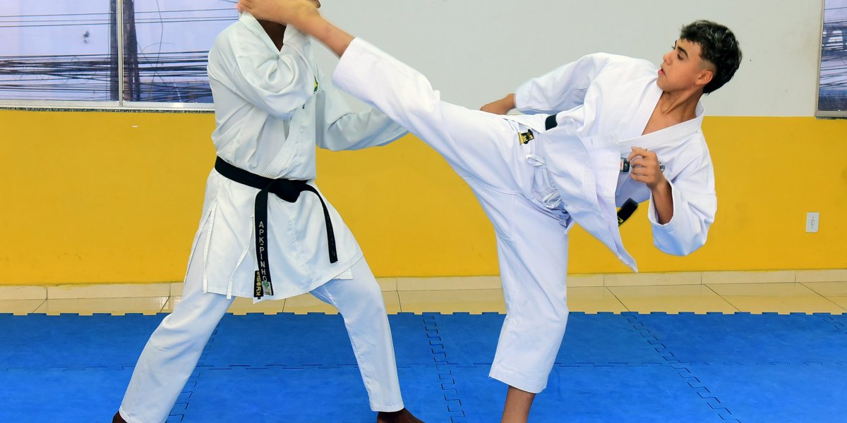 Bolsa Atleta incentiva carateca de Salvador a disputar mundial na Argentina