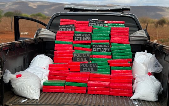 Policia Civil apreende laboratório de droga no interior da Bahia