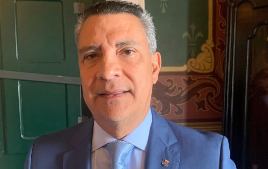 Presidente do TCE recebe medalha Thomé de Souza na Câmara Municipal de Salvador